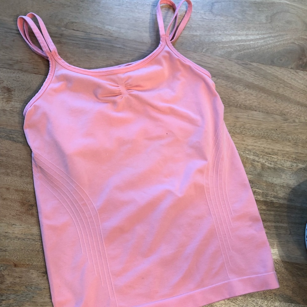 Gap athletic top